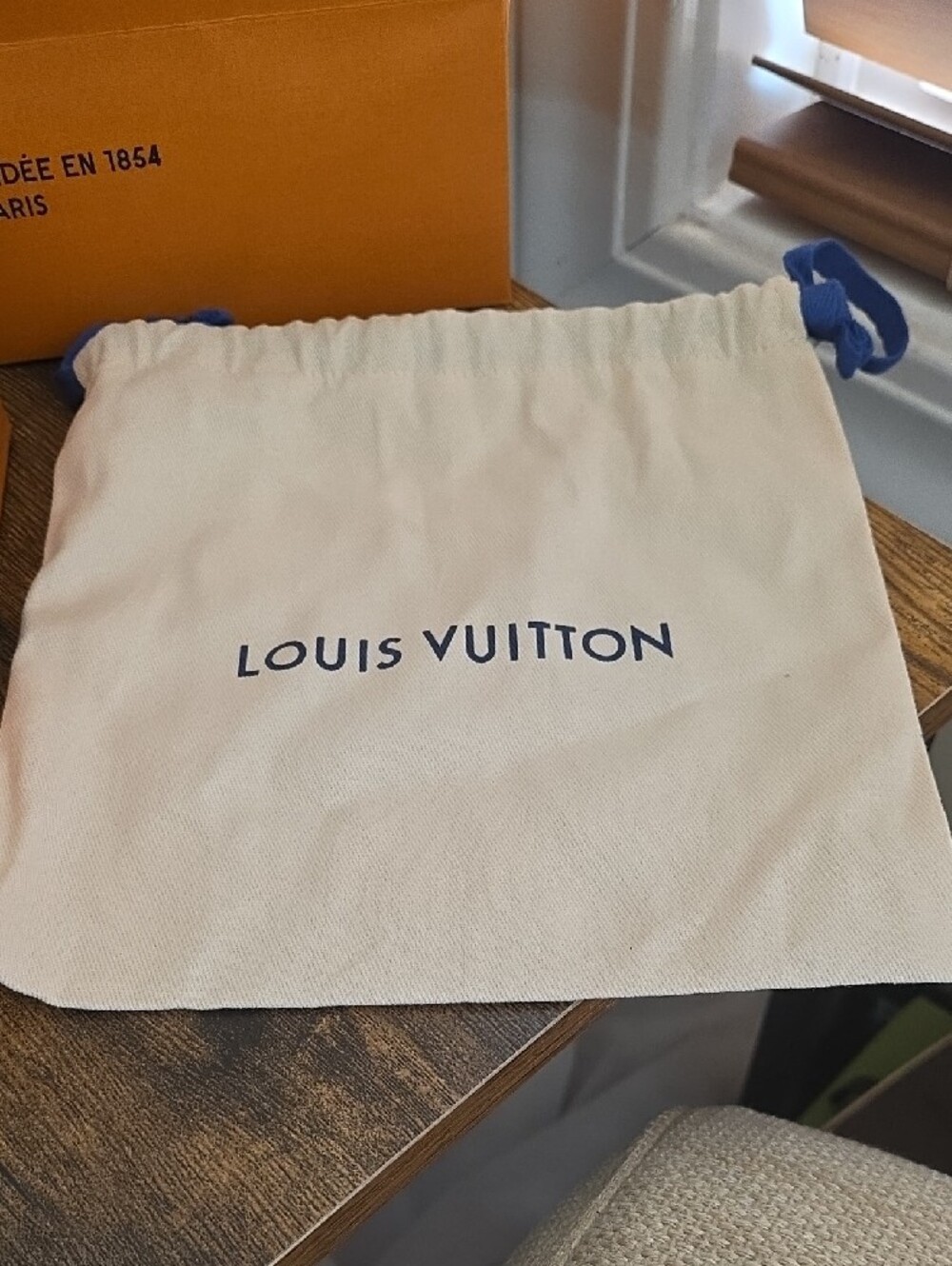 Louis Vuitton Gift Bag, Box, Dustbag, Ribbon - Picture 3 of 6